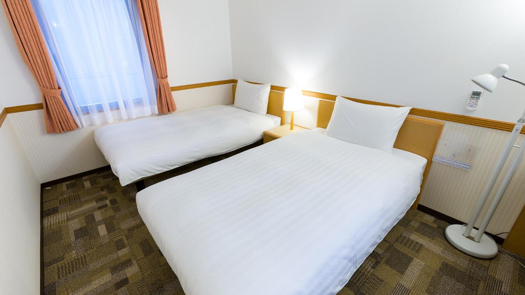 Toyoko Inn Kobe Sannomiya-Eki Higashi Room photo