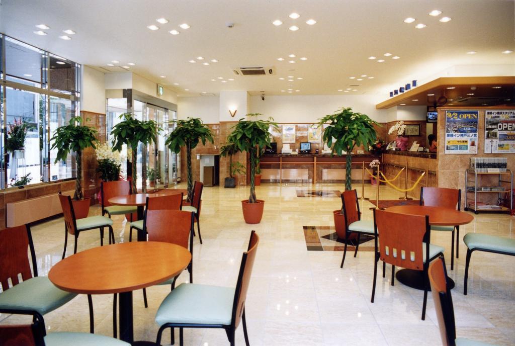 Toyoko Inn Kobe Sannomiya-Eki Higashi Exterior photo