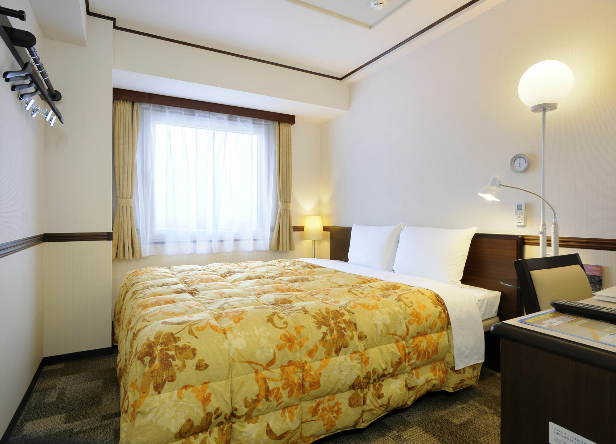 Toyoko Inn Kobe Sannomiya-Eki Higashi Exterior photo